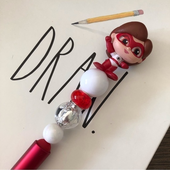 Disney Doorables: The Incredibles: Elastigirl handmade beaded pen - Picture 1 of 3
